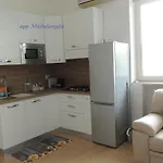 Gardenhouse Divenere * בארי